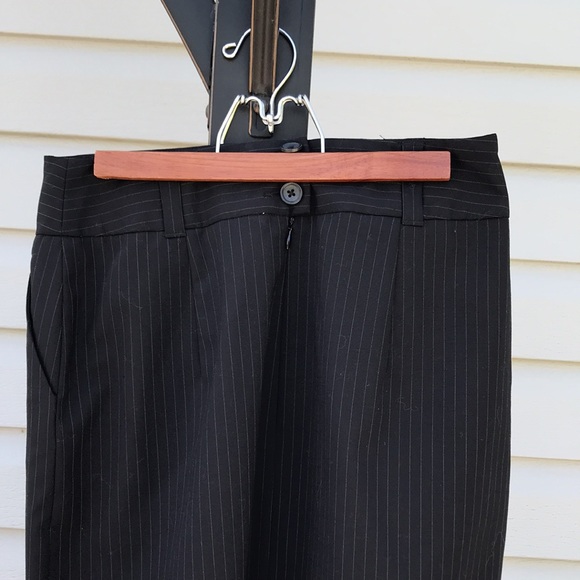 Banana Republic pin black stripped pencil skirt Size 4. Wool spandex blend - Picture 3 of 4